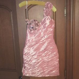 Tony Bowls Size 8 pink formal dress